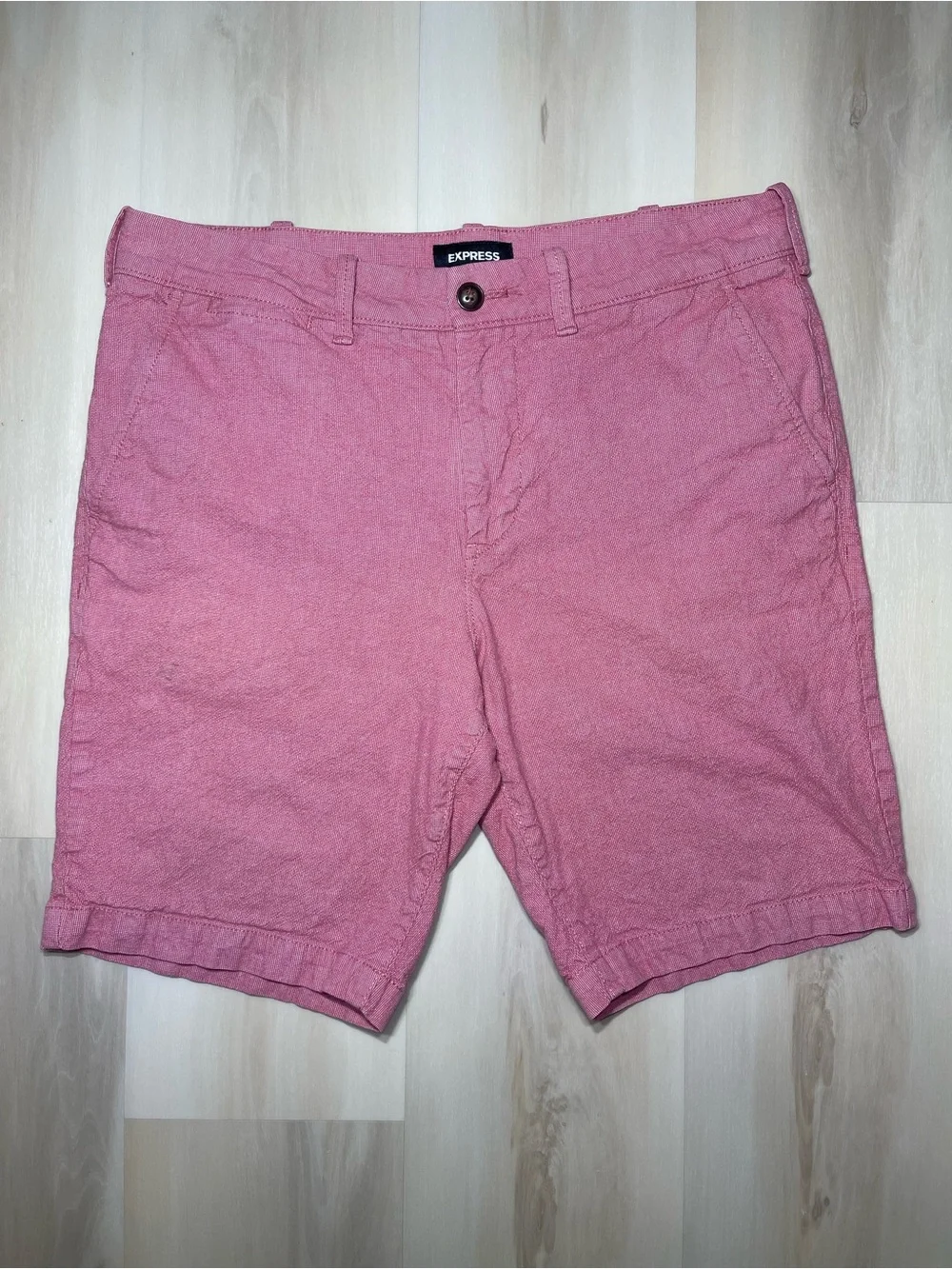 Express Classic Stretch Slim Salmon Shorts At the Knee 9” Inseam Men Sz 32